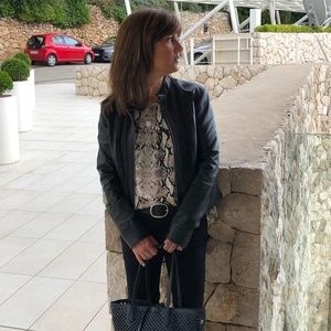 Meet your Posher, Debbie